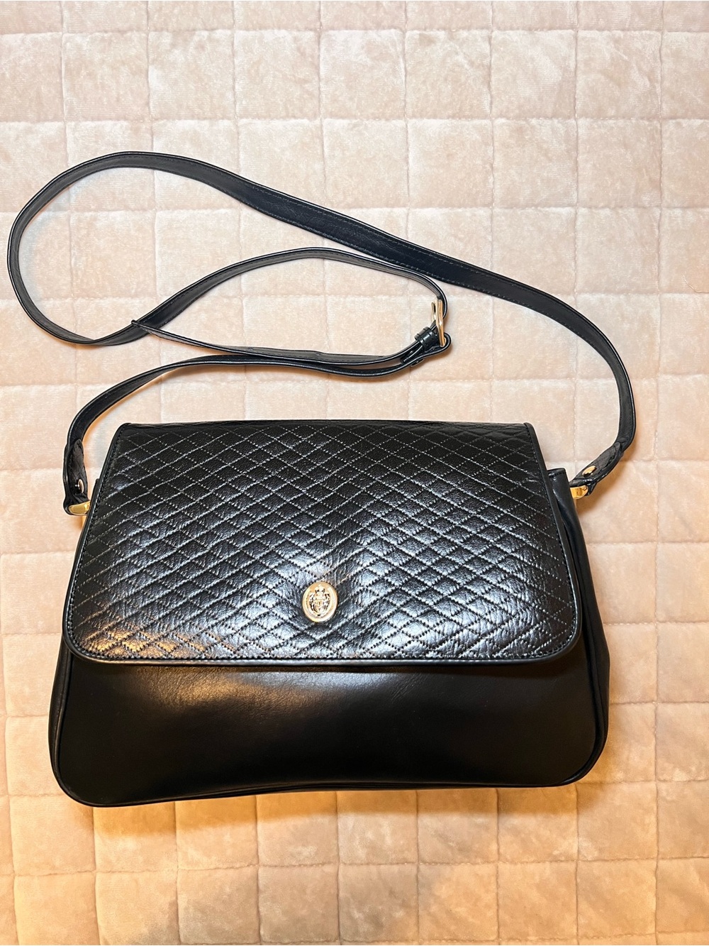 Vintage Liz Claiborne Black Quilted Leather Crossbody Bag with Gold-Tone Accent